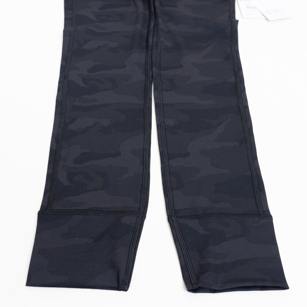Vuori Daily Legging Black Camo 7/8 Length BreatheInterlock™ - Picture 8 of 13